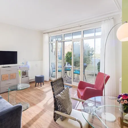 Apartment Ferienappartement Und Economyzimmer Residenz Waldkrone Kuehlungsborn