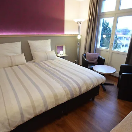 Ferienappartement Und Economyzimmer Residenz Waldkrone Apartment Kuehlungsborn