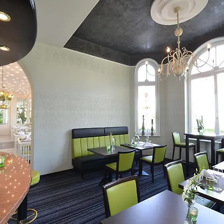 Ferienappartement Und Economyzimmer Residenz Waldkrone Apartment Kuehlungsborn
