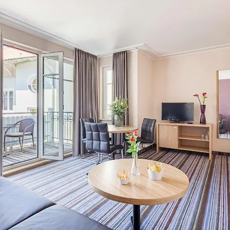 Ferienappartement Und Economyzimmer Residenz Waldkrone Apartment Kuehlungsborn